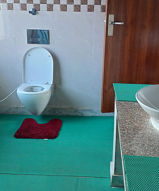 4-ADULTS-rooms-hotel-resorts-kanatal-pinnacle-houses