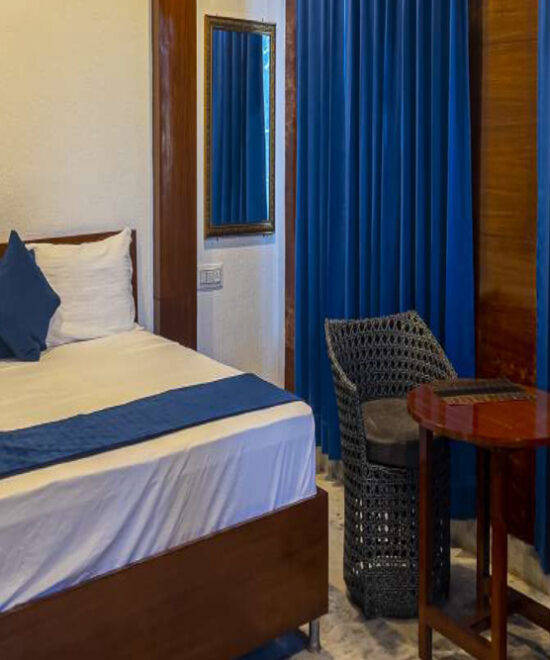 deluxe-room-hotel-resort-kanatal-pinnacle-house-himalayan-views