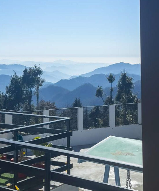 deluxe-rooms-hotel-resort-kanatal-pinnacle-house-himalayan-views