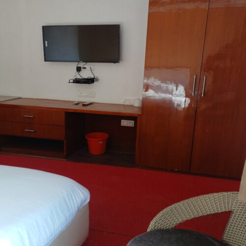 room-hotel-resort-kanatal-pinnacle-houses-pantry