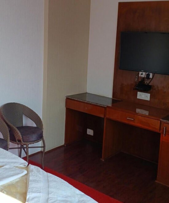 room-hotel-resort-kanatal-pinnacle-houses-pantrys