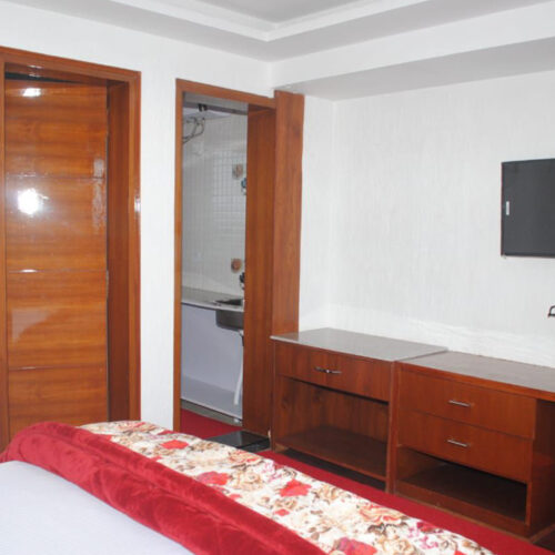 rooms-hotel-resort-kanatal-pinnacle-houses