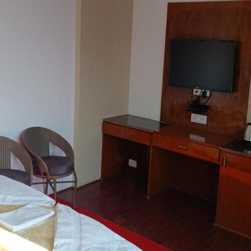 rooms-hotel-resort-kanatal-pinnacle-houses