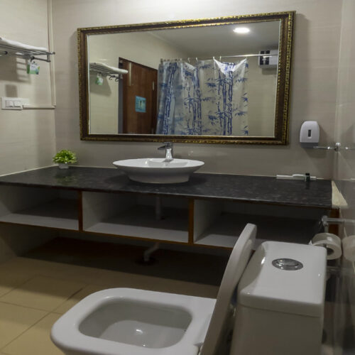 rooms-hotels-resort-kanatal-pinnacle-houses-pantry